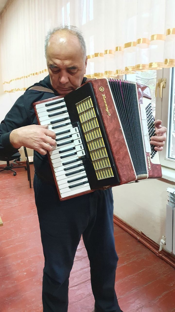 Akardion rasiski masla yengi ishlatilmagan yili 1980 saqlangan