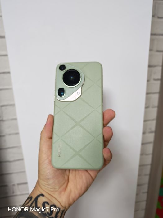 Vand sau schimb Huawei Pura 70 Ultra Green 16/512GB totul original.