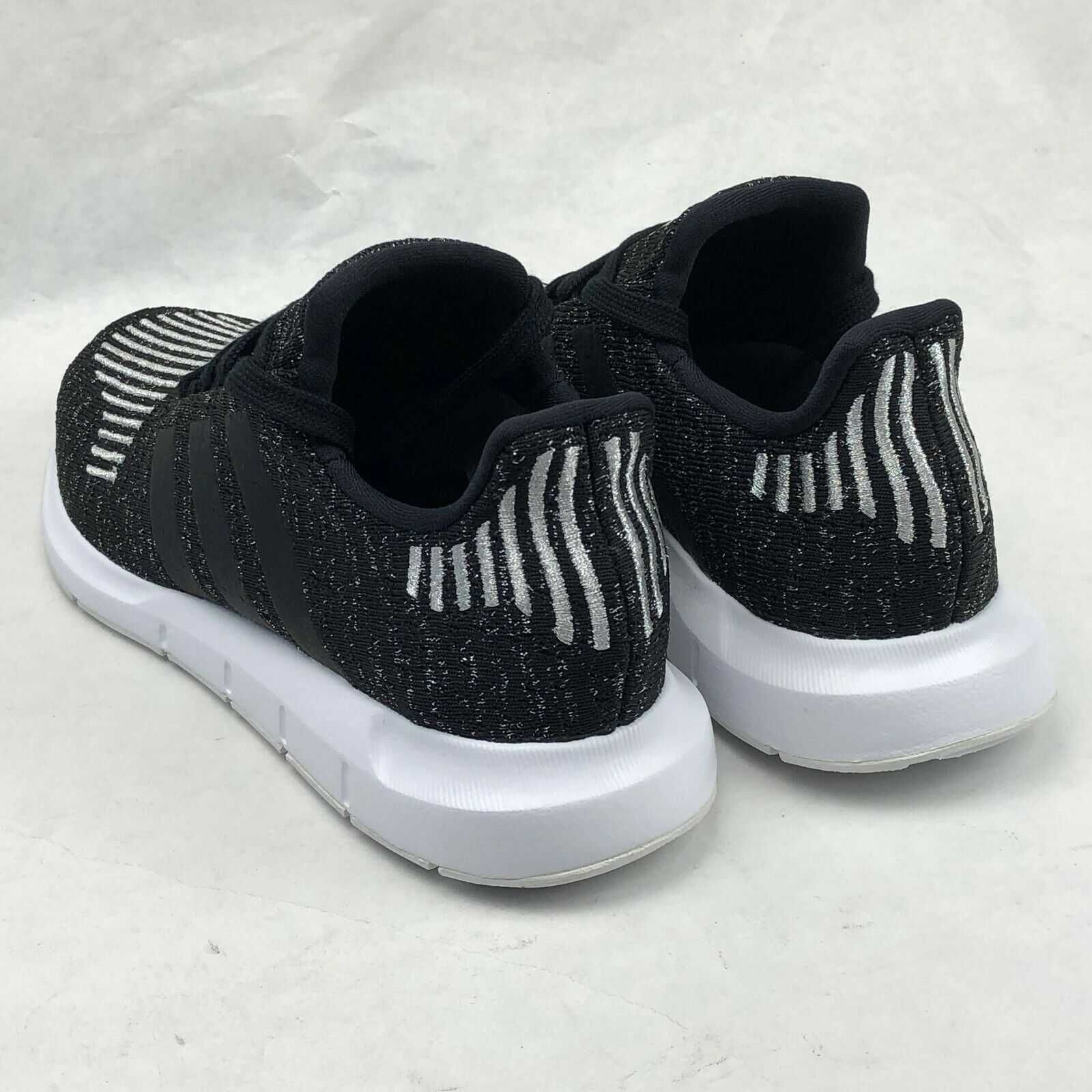 НОВИ Adidas Swift Run Core Black ОРИГИНАЛНИ дамски маратонки - 38/24,5