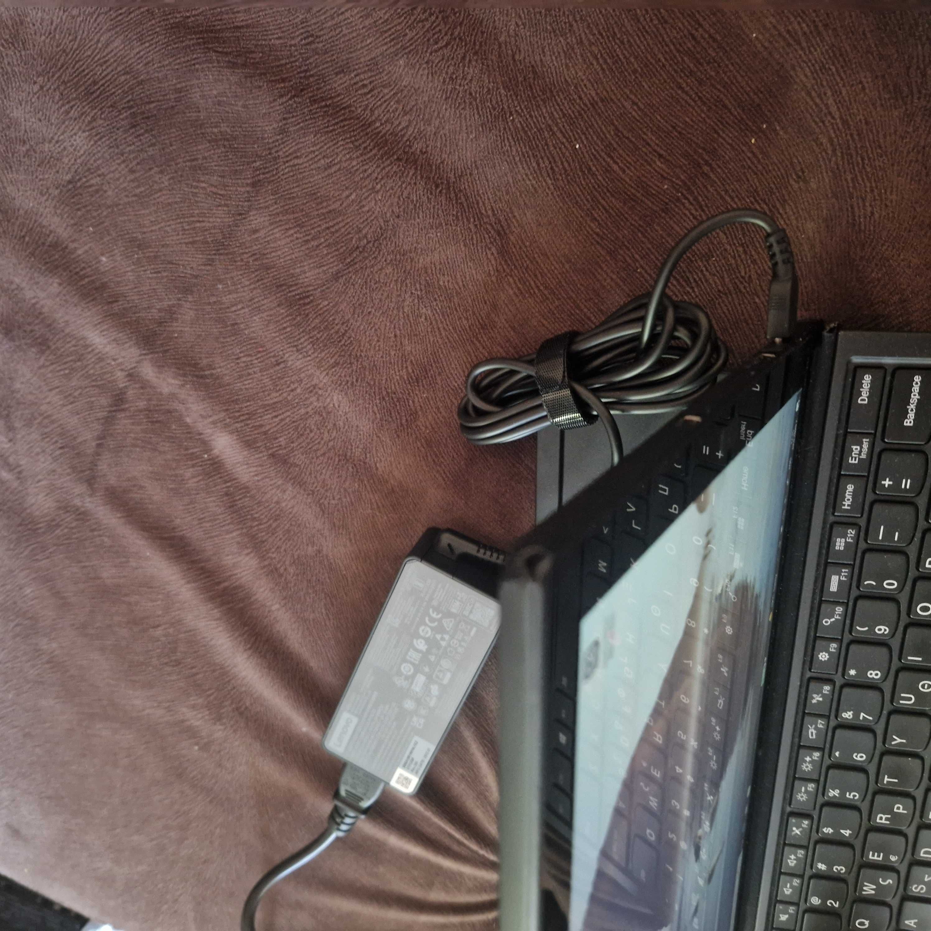 Продавам лаптоп таблет Lenovo ThinkPad X1 Tablet 2nd Gen
