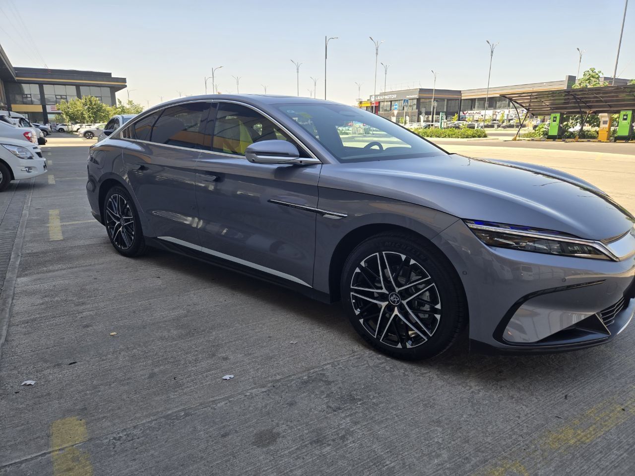 BYD HAN 701km  2025 йил