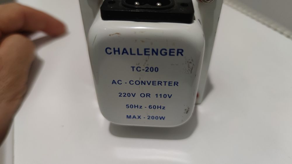 Конвертор 220 към 110 волта и 110 към 220