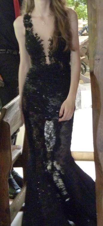 Черна елегантна бална рокля