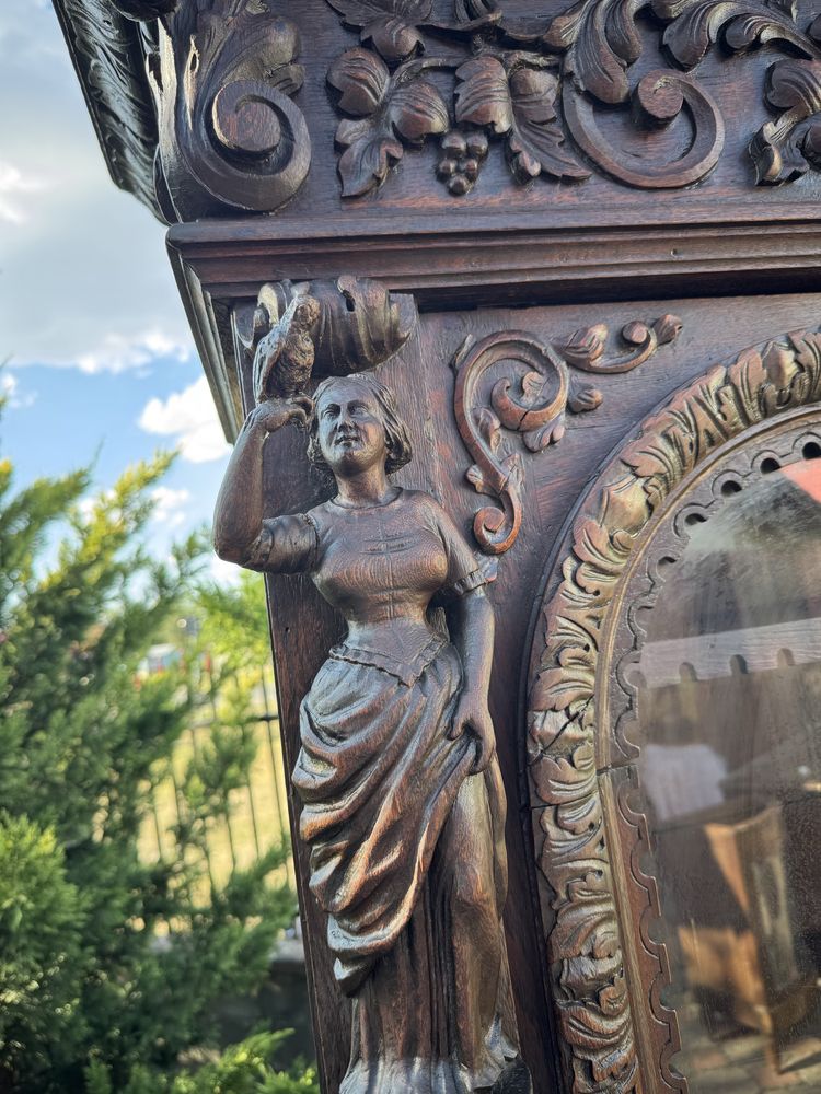 Vitrină/Bufet din lemn masiv sculptat manual – stil renascentist