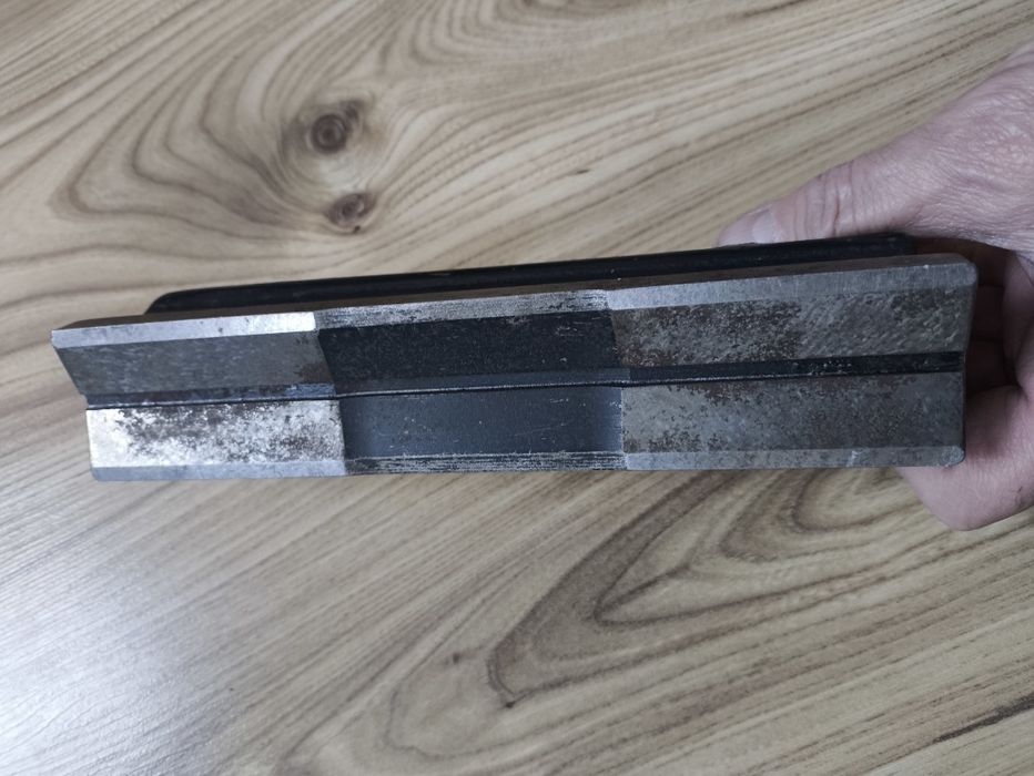 Два машини силно чувствителни нивелира с голяма точност