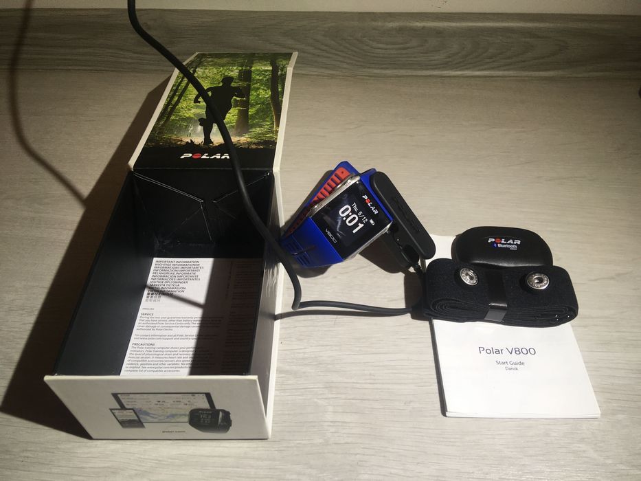 Vind ceas Polar V800 si centura puls sigilata.Fb.p sportivi.Stare nou.