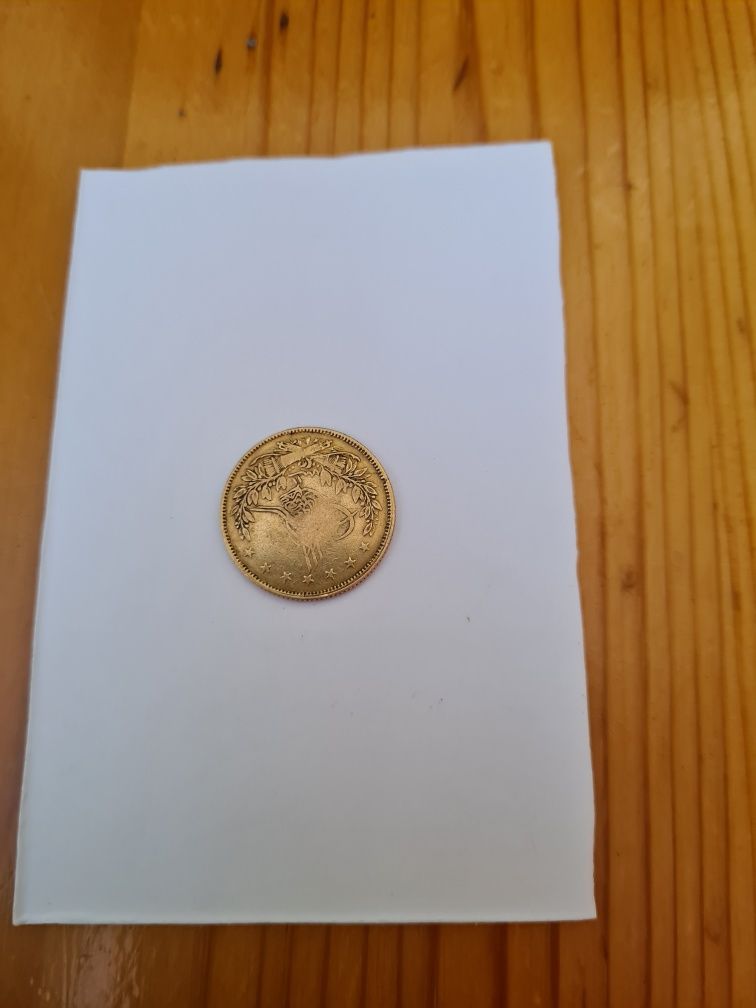 Златна стара монета