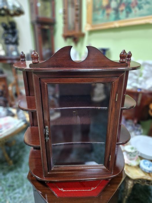 Прекрасна антикварна английска дървена витринка