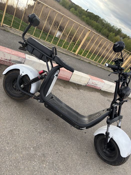 Scuter electric  vine cu 2 baterii detașabile