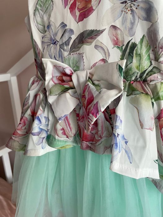 Официална детска рокля размер 110