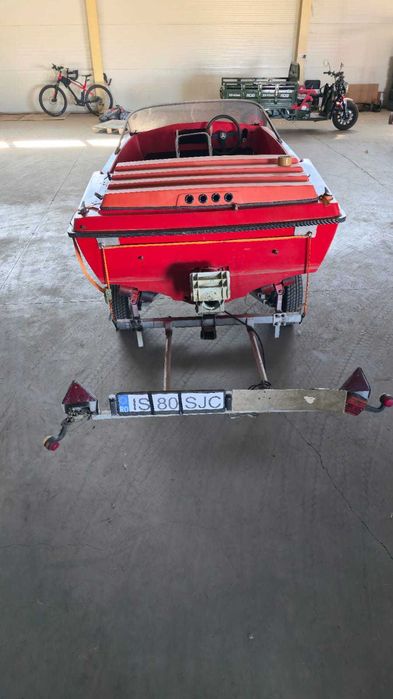 Vand barca (cu motor 20cp) si peridoc