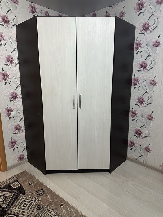 Продам шкаф угловой