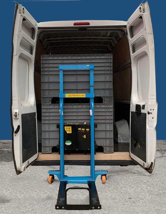 Самотоварещ се електрокар /стекер/ палетна количка