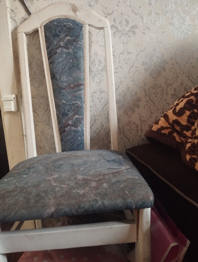 Продам два стула