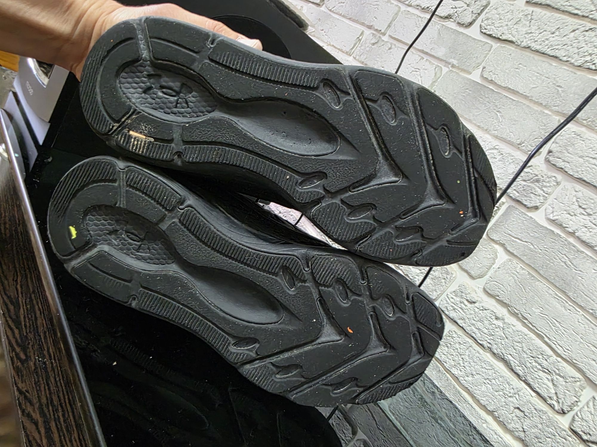 Оригинальные кроссы Under Armour