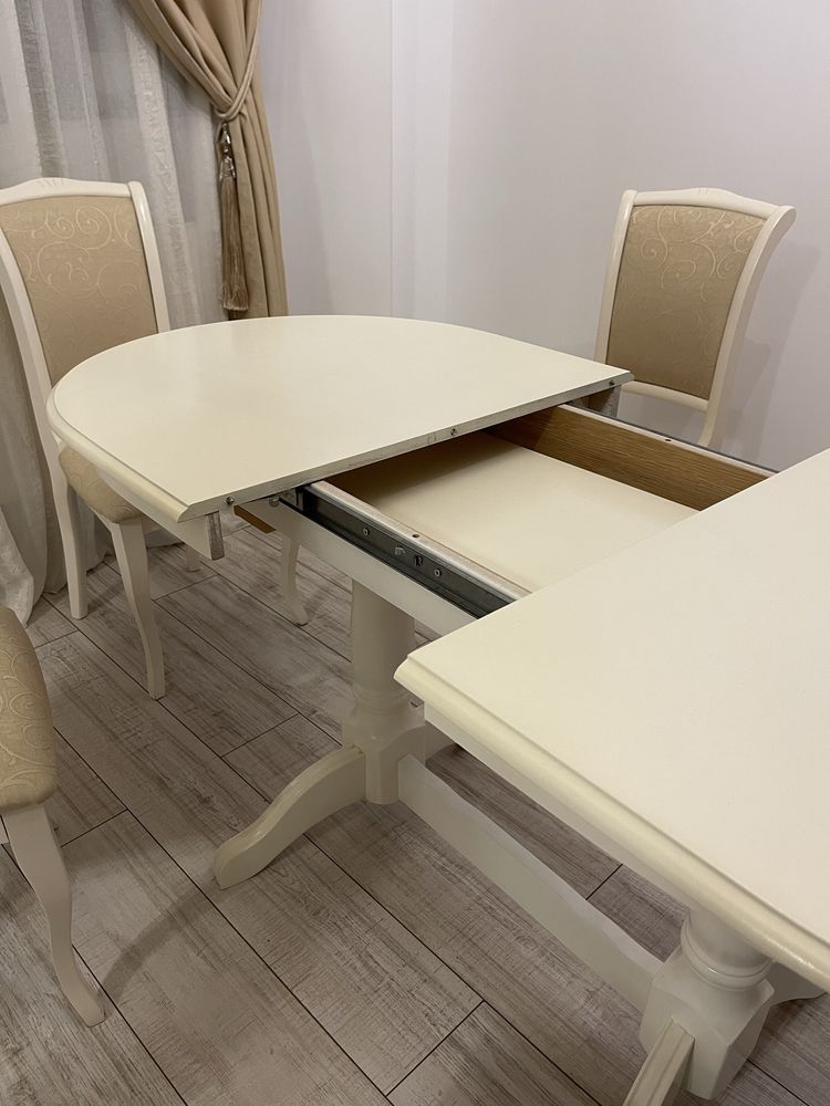 Vând masă extensibila lemn masiv cu scaune