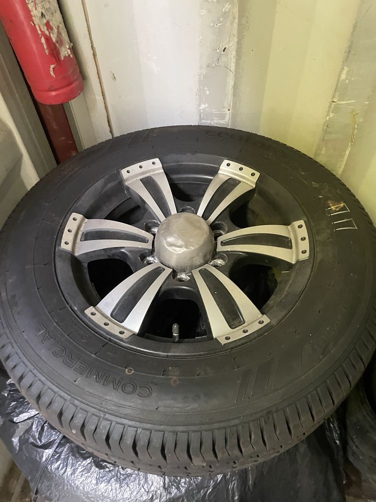 Продам шины с дисками R16