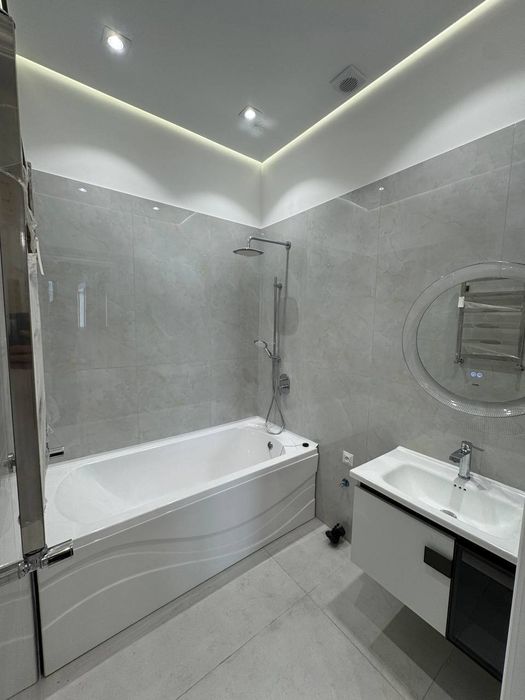 Продам квартиру на Циалковском новостройке Oq Saroy 3/1/9 75m2