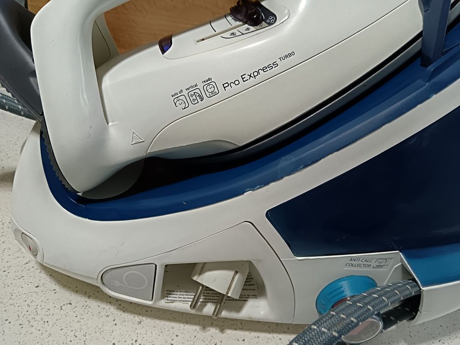 TEFAL pro expres turbo, 2200W, talpa antiderapanta, statie de calcat