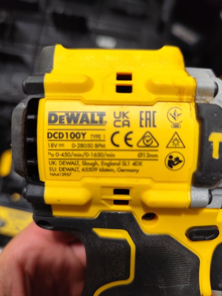 Като НОВ "! Топ модел винтоверт Девалт 18 волта DeWALT DCD100YM2T
