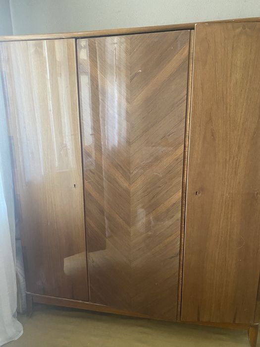 Шкаф для одежды. Дерево