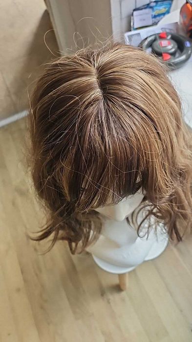 EASIHAIR SS157-2. Синтетични перуки със средна дължина, златисто русо