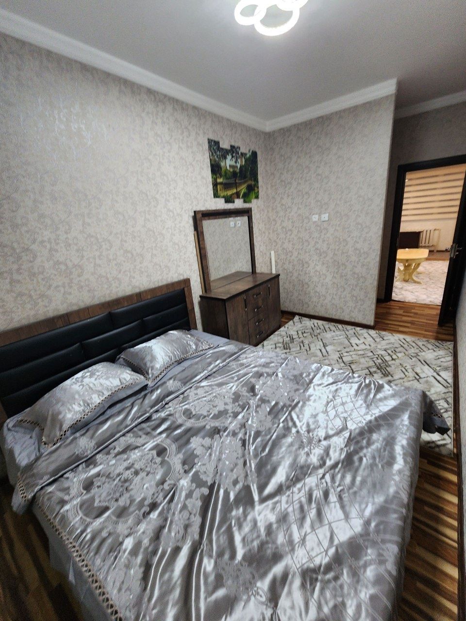 Продажа квартиры

Чиланзар 2 квартал 
2/3/4. Балкон 1.5*3 метра 
Ремон