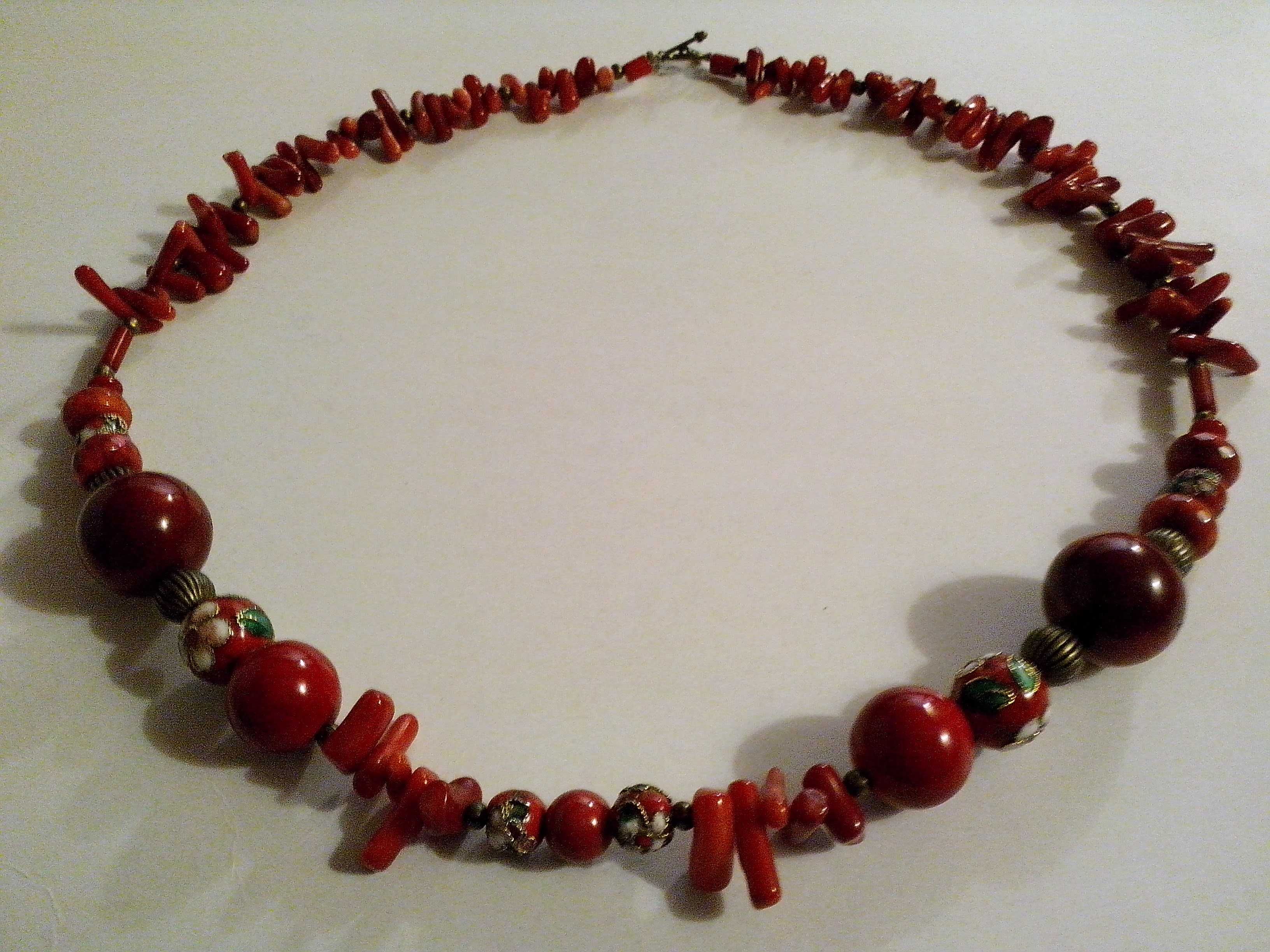 colier boho chic,coral rosu si perle cloisonnee email