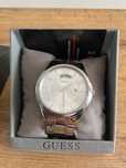 Чосовник Guess с кутия