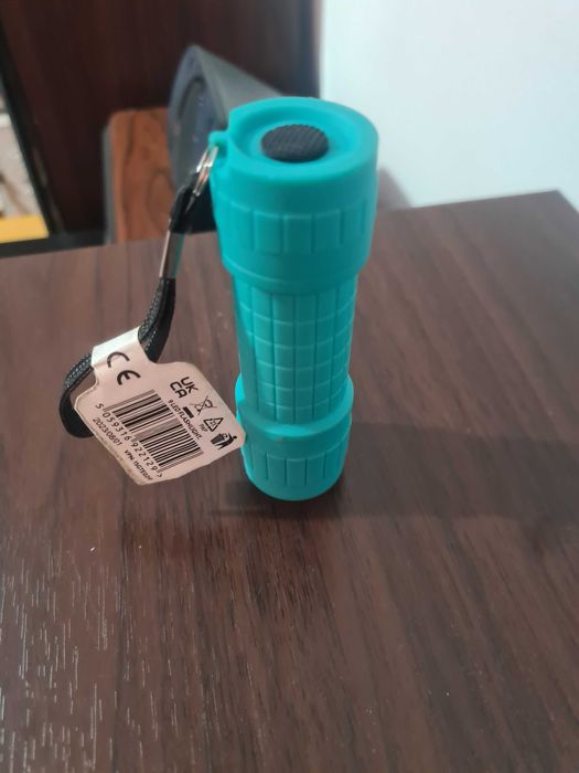 Lanterna led noua cu eticheta