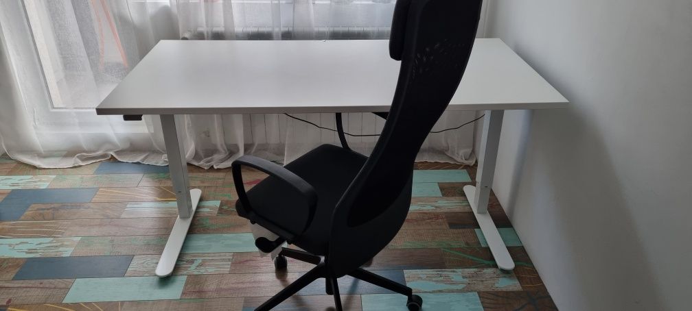 Регулируемо бюро JYSK Slangerup + стол IKEA Markus