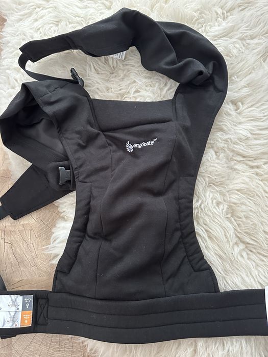 Marsupiu/sistem de purtare pentru bebelusi Ergobaby Embrace