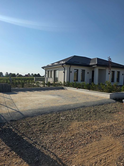 De vanzare case stil mediteranean pe parter