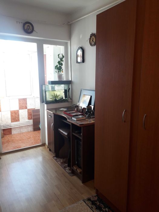 Vănd garsoniera utilată și  mobilată.