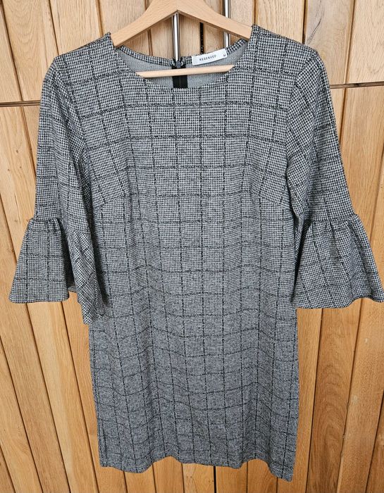 Рокля в сив цвят на марката Reserved в размер М