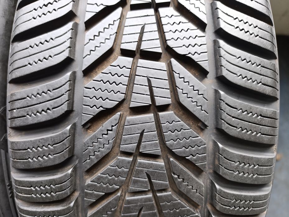 Anvelope de iarnă 215 55 18 Hankook dot 2023