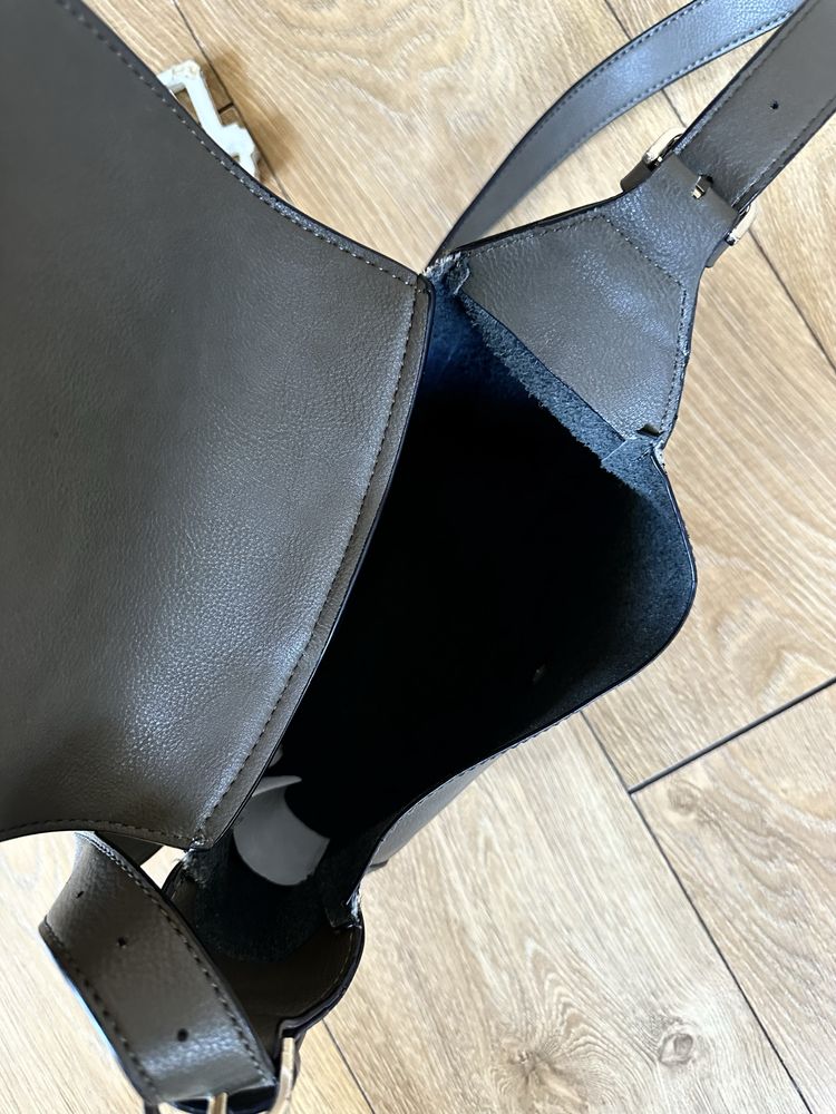 Чанта Guess естествена кожа