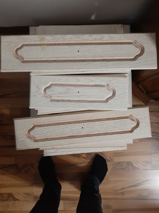 Vând fete din lemn masiv pentru mobila bucatarie