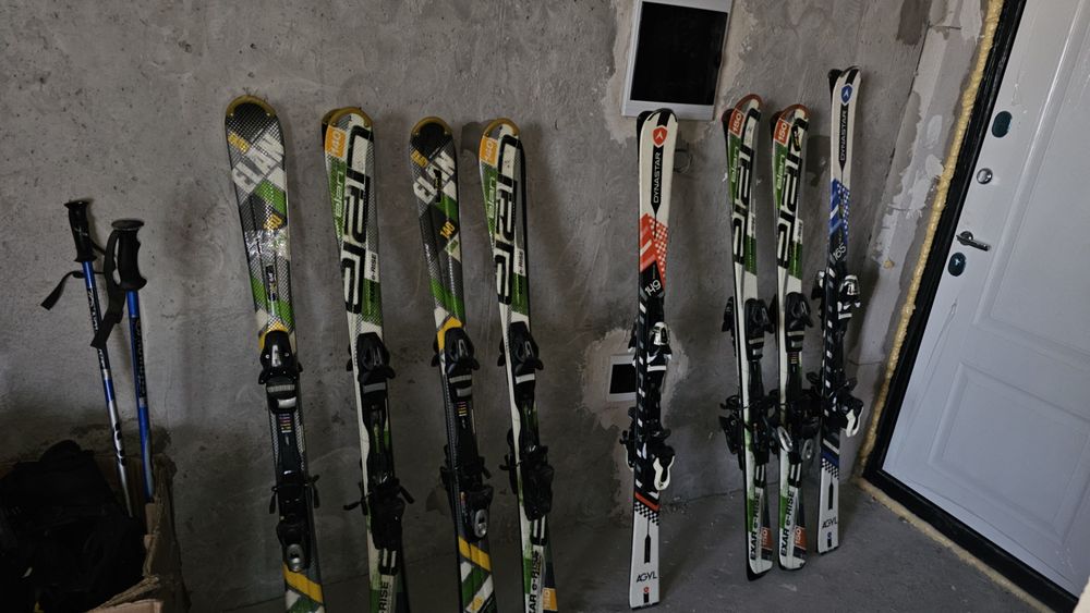 Сноуборды и лыжи в продаже