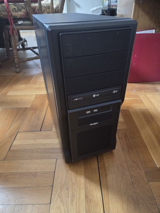 Кутия за компютър Persy Stinger – отлично състояние