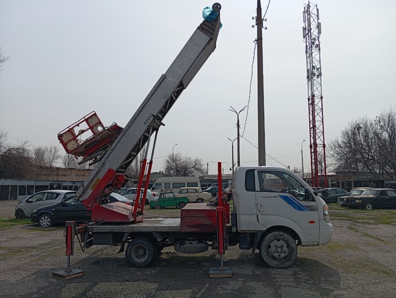 Автолифт/Avtolift/Mobilniy lift.Мобильный лифт 28 метр курили A-3 КРАН