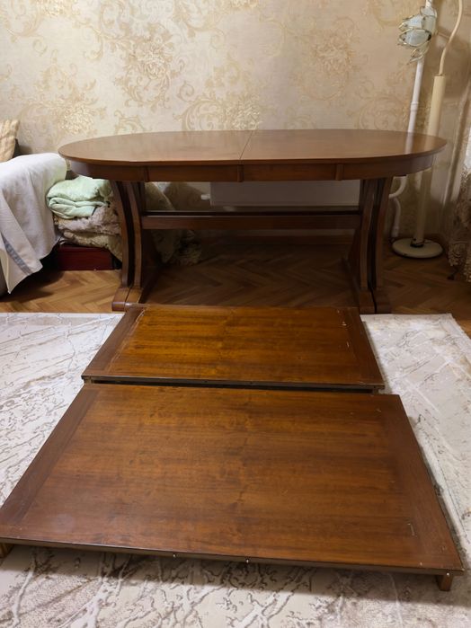 Продаётся стол из массива дуба