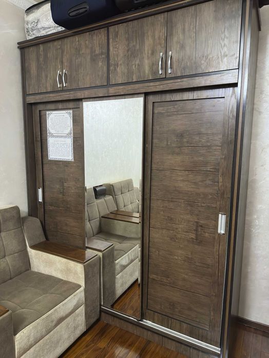 Шкаф антресоль в стиле хай-тек (Отличное состояние)