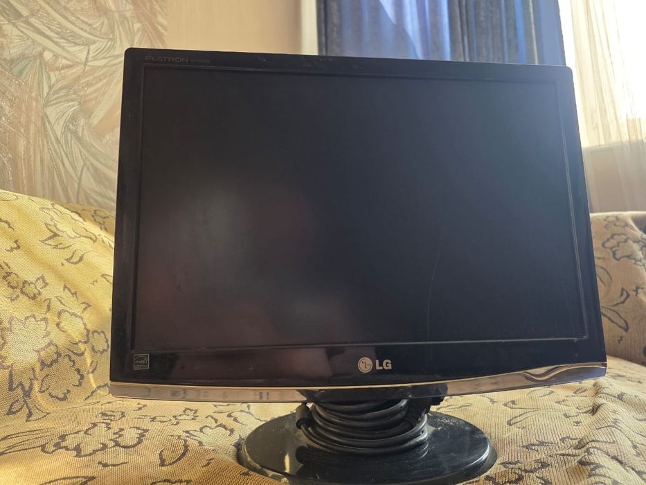 Монитор LG 2010 года, почти даром