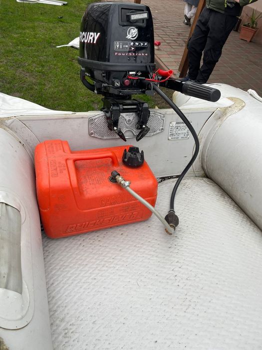 Barca cu motor Mercury