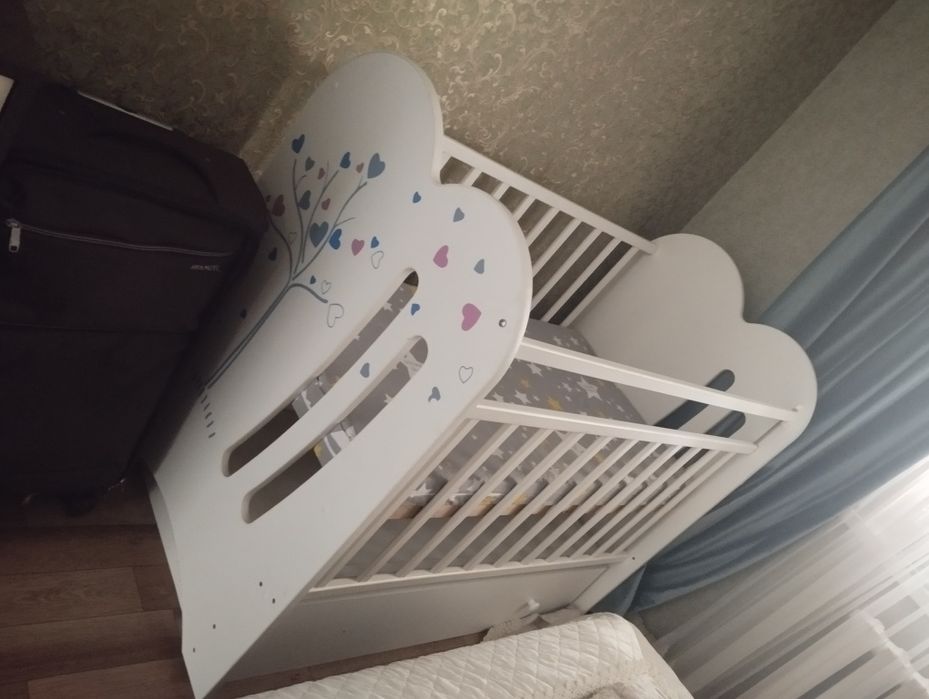 Детский кровать.