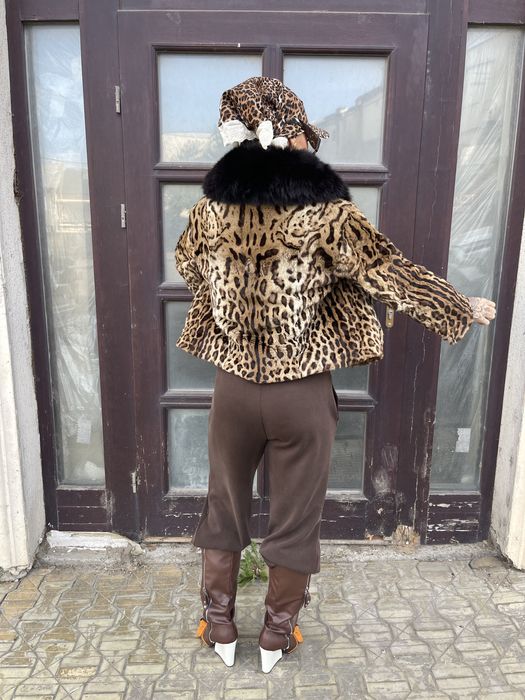 Haina scurta de ocelot cu guler de vulpe