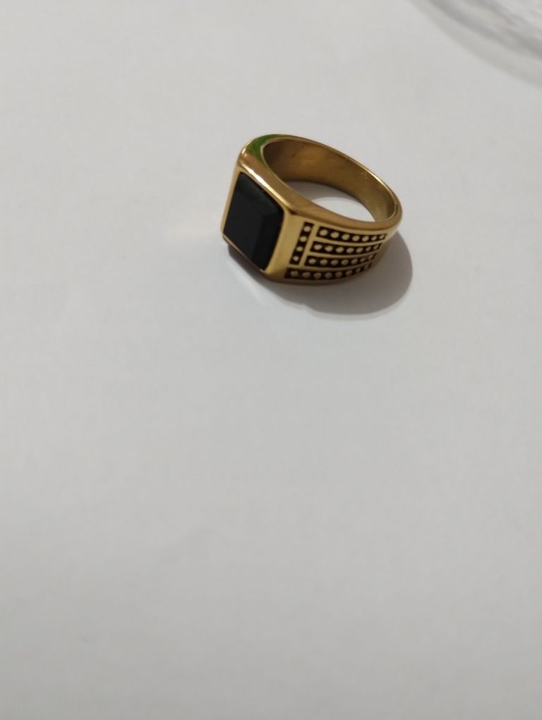 Продавам уникален мъжки пръстен