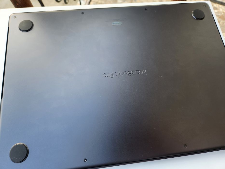 Macbook pro m4 14 inch 16/512 GB