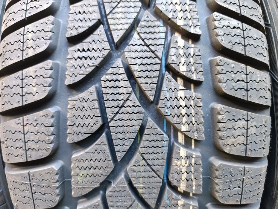 Anvelope de iarnă noi 235 45 19 Dunlop